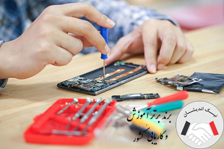 دلیل بازار کار و درآمد خوب شغل تعمیرات موبایل در باکو چیست؟