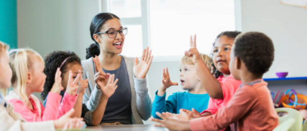 نقش مربی مهدکودک در رشد همه جانبه کودک